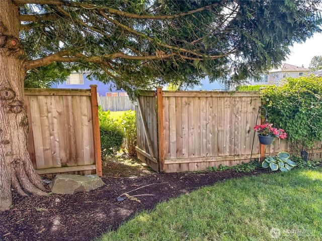 323 240th Place SE, Sammamish, WA 98074