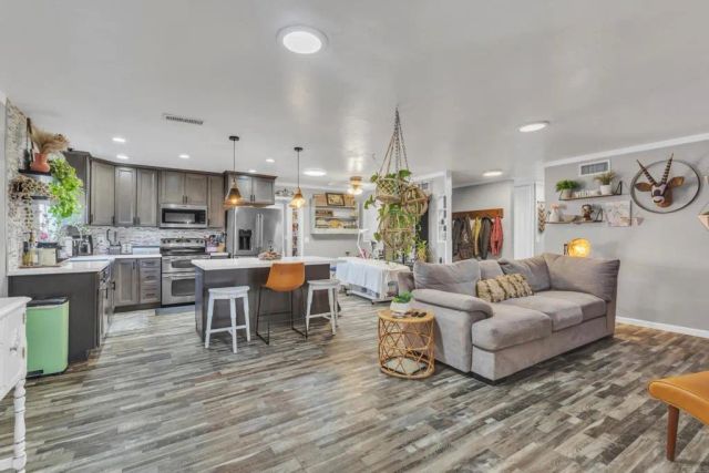 152 S Stephanie Ln, El Cajon, CA 92019