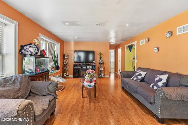 525 Jackson Avenue, Brick, NJ 08723