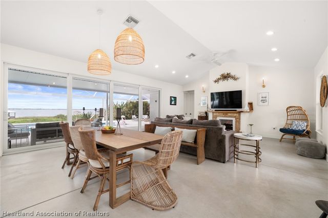 211 S Bear Pointe Drive, Lake Placid, FL 33852