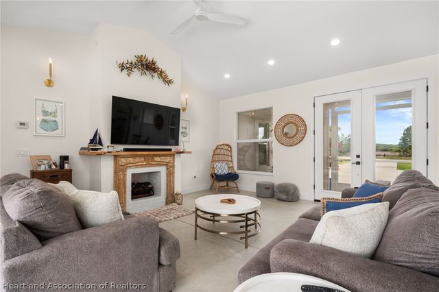 211 S Bear Pointe Drive, Lake Placid, FL 33852