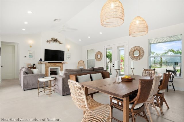 211 S Bear Pointe Drive, Lake Placid, FL 33852