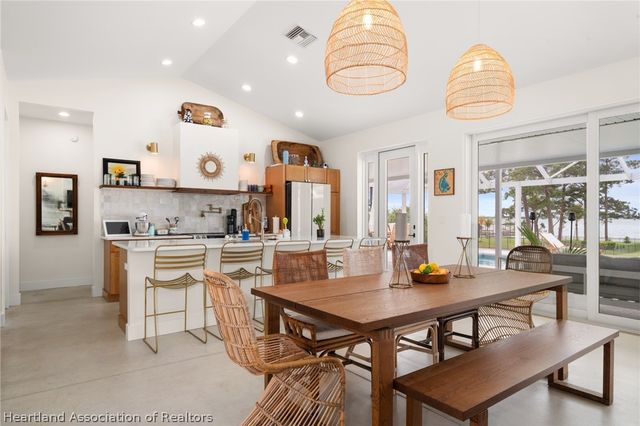 211 S Bear Pointe Drive, Lake Placid, FL 33852