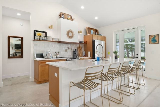 211 S Bear Pointe Drive, Lake Placid, FL 33852