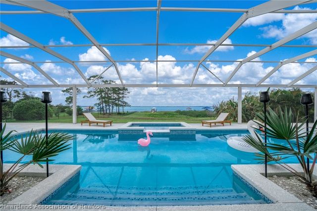 211 S Bear Pointe Drive, Lake Placid, FL 33852