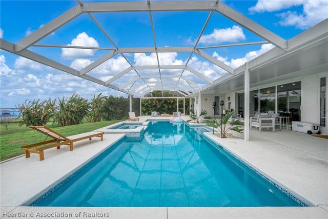 211 S Bear Pointe Drive, Lake Placid, FL 33852