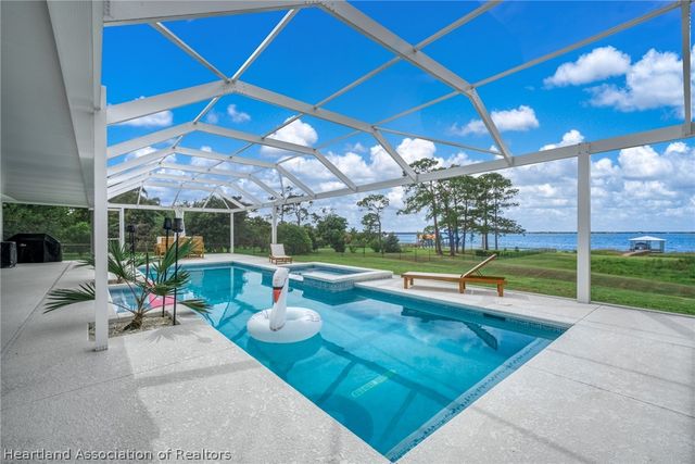 211 S Bear Pointe Drive, Lake Placid, FL 33852