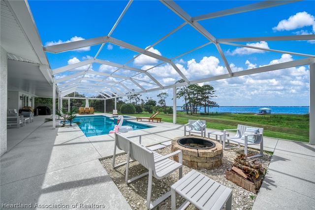 211 S Bear Pointe Drive, Lake Placid, FL 33852