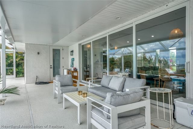 211 S Bear Pointe Drive, Lake Placid, FL 33852