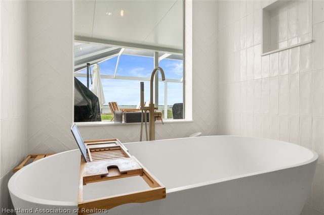 211 S Bear Pointe Drive, Lake Placid, FL 33852