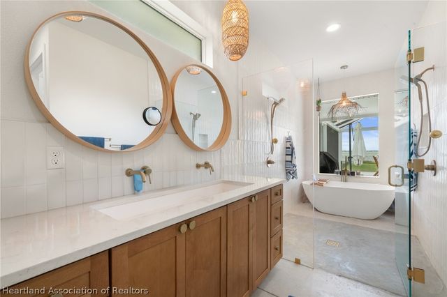 211 S Bear Pointe Drive, Lake Placid, FL 33852