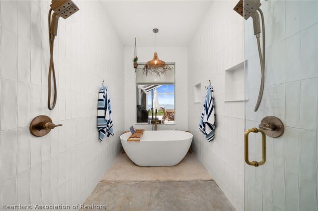 211 S Bear Pointe Drive, Lake Placid, FL 33852