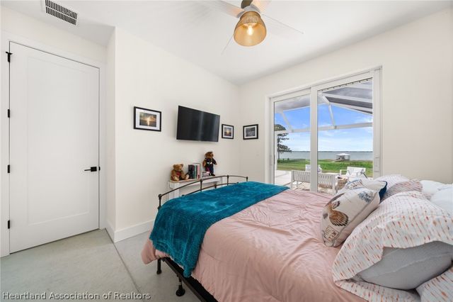 211 S Bear Pointe Drive, Lake Placid, FL 33852