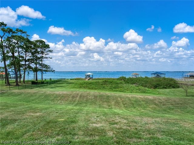 211 S Bear Pointe Drive, Lake Placid, FL 33852