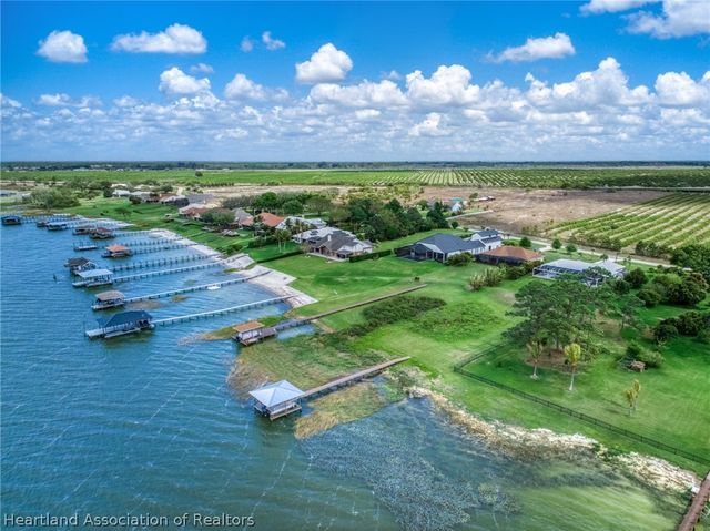 211 S Bear Pointe Drive, Lake Placid, FL 33852