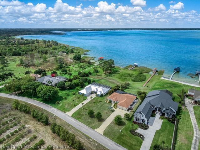 211 S Bear Pointe Drive, Lake Placid, FL 33852