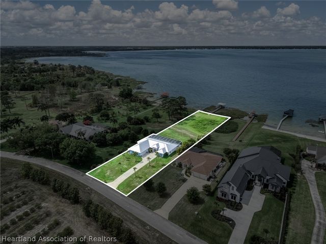 211 S Bear Pointe Drive, Lake Placid, FL 33852