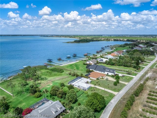 211 S Bear Pointe Drive, Lake Placid, FL 33852