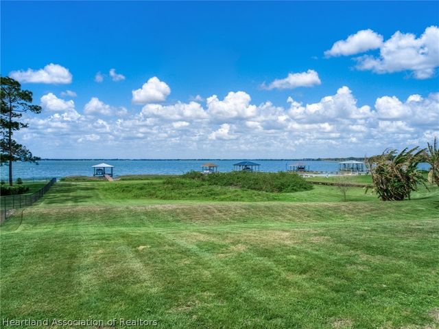 211 S Bear Pointe Drive, Lake Placid, FL 33852