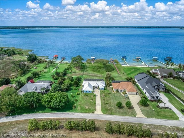 211 S Bear Pointe Drive, Lake Placid, FL 33852