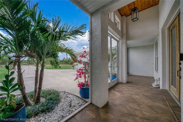 211 S Bear Pointe Drive, Lake Placid, FL 33852