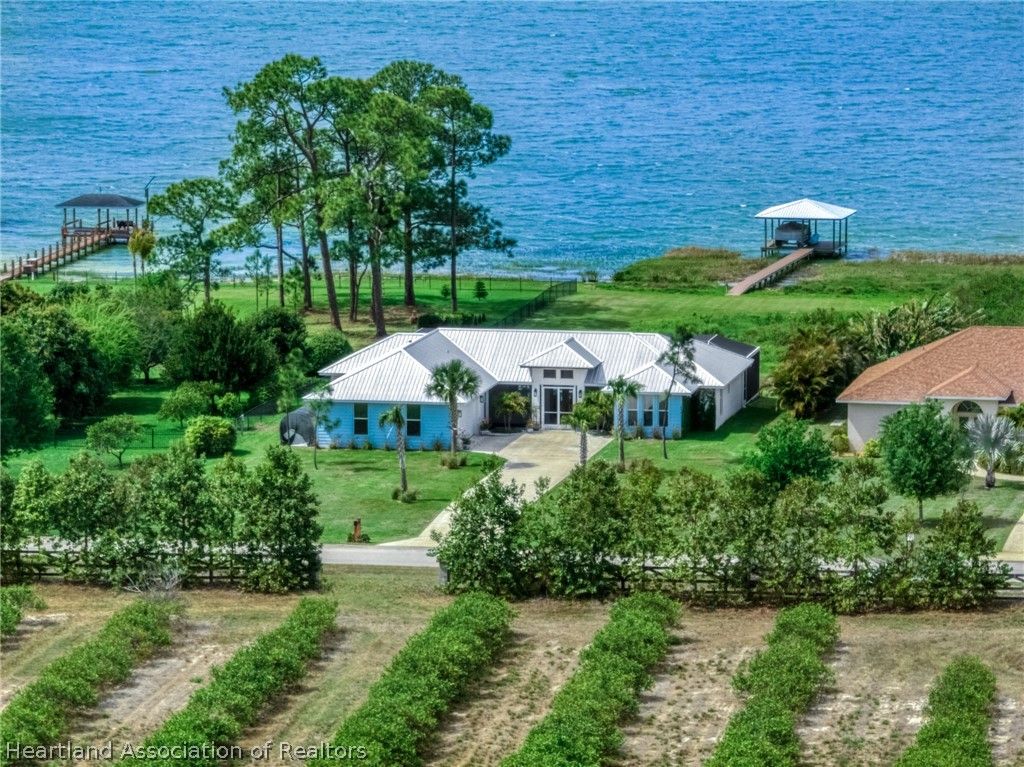 211 S Bear Pointe Drive, Lake Placid, FL 33852