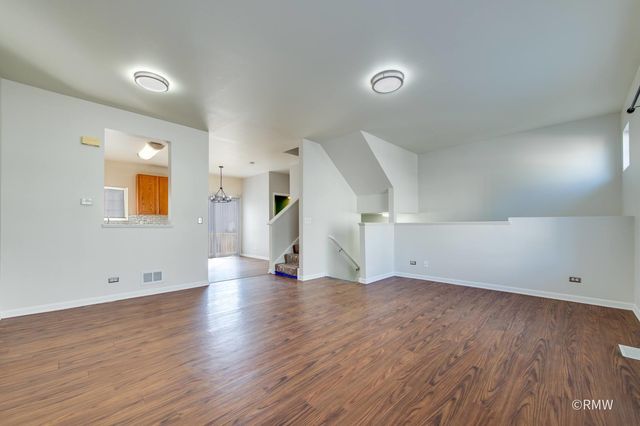 27 Monarch Drive, Streamwood, IL 60107