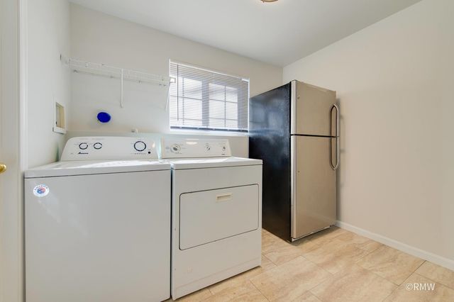 27 Monarch Drive, Streamwood, IL 60107