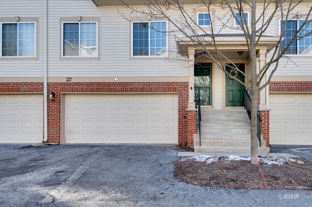27 Monarch Drive, Streamwood, IL 60107