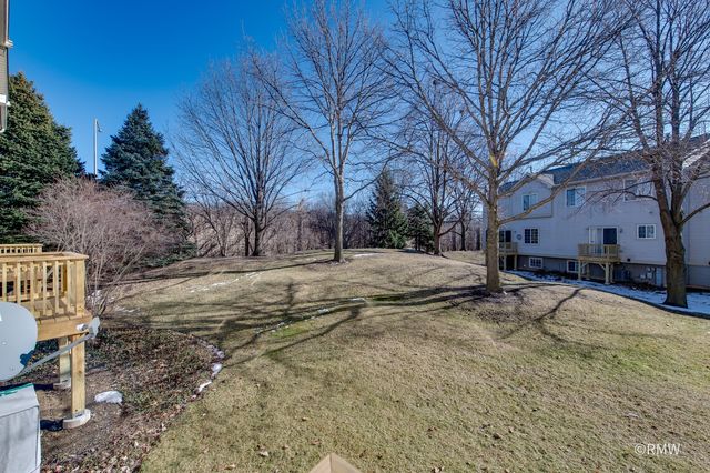 27 Monarch Drive, Streamwood, IL 60107