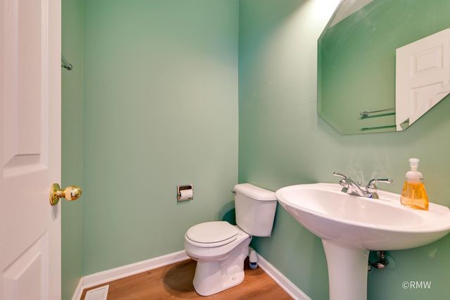 27 Monarch Drive, Streamwood, IL 60107