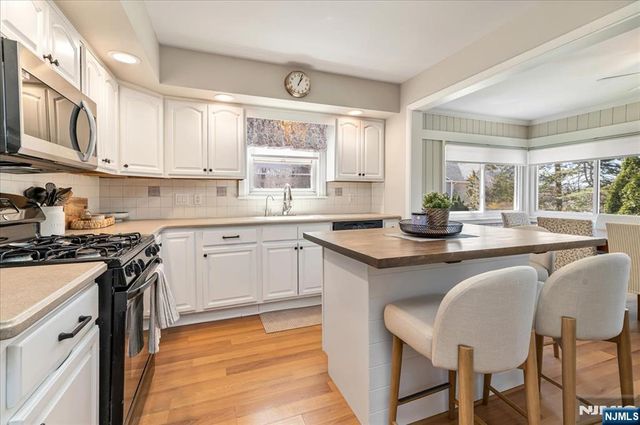 48 Oliver Place, Ringwood, NJ 07456