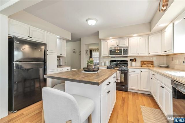 48 Oliver Place, Ringwood, NJ 07456