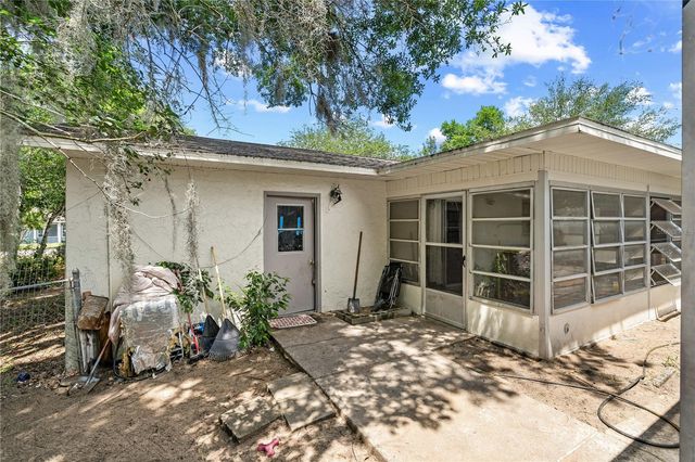9303 PINE LANE, Ocala, FL 34472