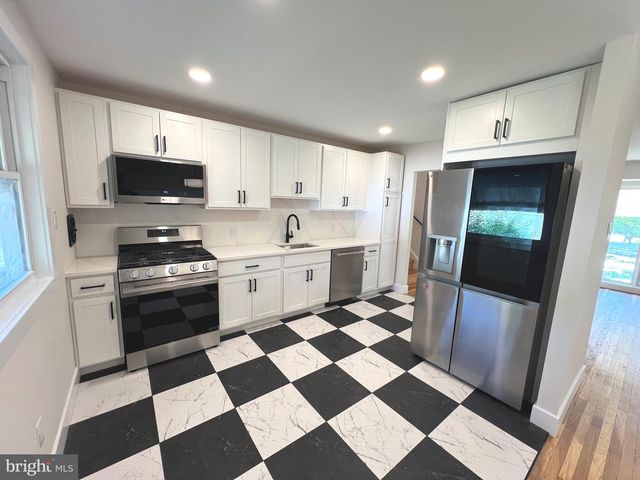 825 LEXINGTON AVE, Turnersville, NJ 08012