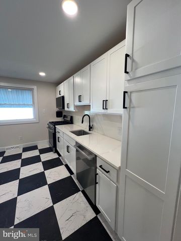 825 LEXINGTON AVE, Turnersville, NJ 08012