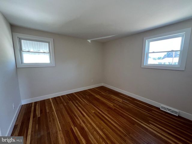 825 LEXINGTON AVE, Turnersville, NJ 08012