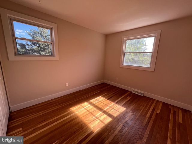 825 LEXINGTON AVE, Turnersville, NJ 08012