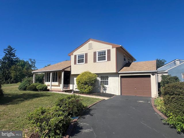 825 LEXINGTON AVE, Turnersville, NJ 08012