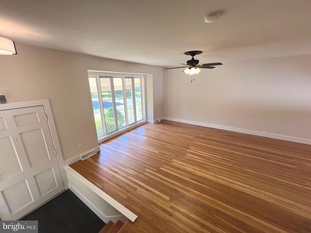 825 LEXINGTON AVE, Turnersville, NJ 08012