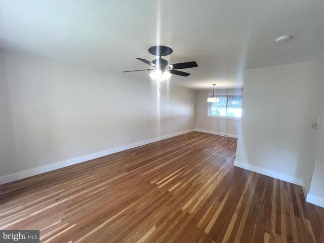825 LEXINGTON AVE, Turnersville, NJ 08012