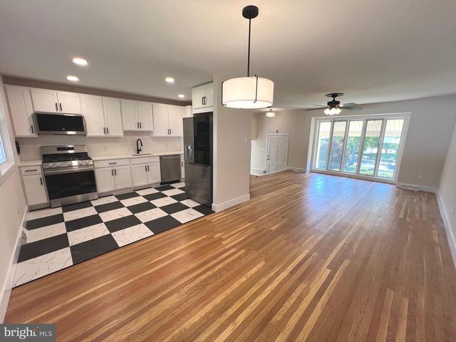 825 LEXINGTON AVE, Turnersville, NJ 08012