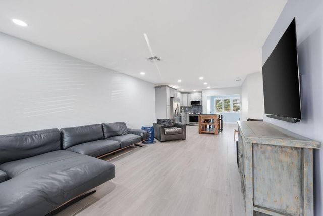 830 SE 22nd Avenue, Pompano Beach, FL 33062