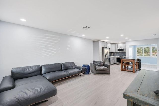 830 SE 22nd Avenue, Pompano Beach, FL 33062