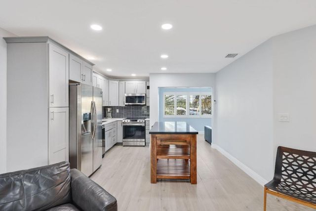 830 SE 22nd Avenue, Pompano Beach, FL 33062