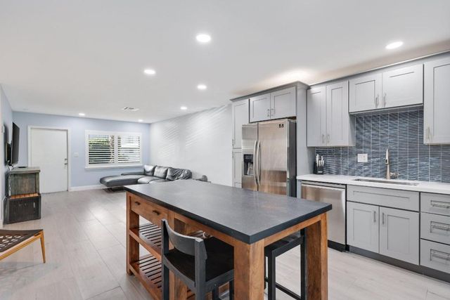 830 SE 22nd Avenue, Pompano Beach, FL 33062