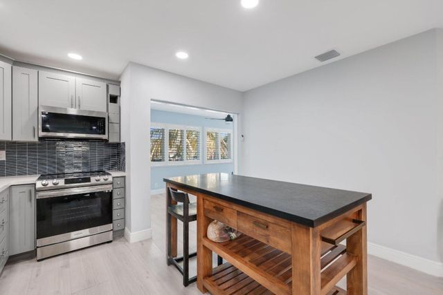 830 SE 22nd Avenue, Pompano Beach, FL 33062