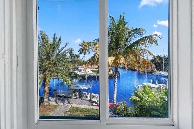 830 SE 22nd Avenue, Pompano Beach, FL 33062