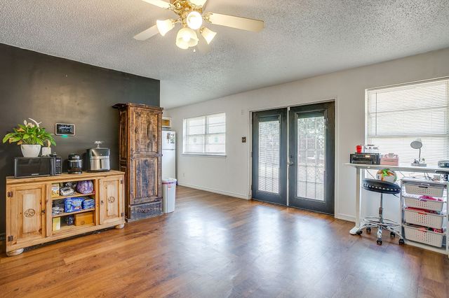 2102 SE 10th Street, Mineral Wells, TX 76067