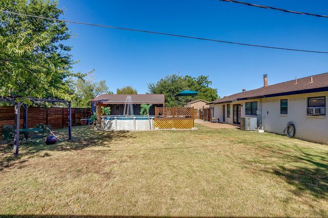 2102 SE 10th Street, Mineral Wells, TX 76067